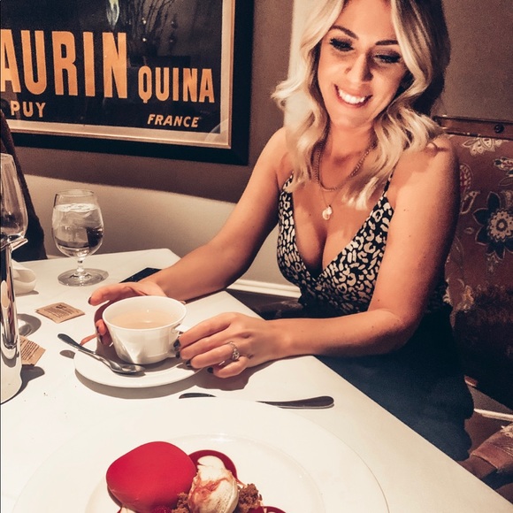 Meet your Posher, Stephanie - Picture 2 of 4